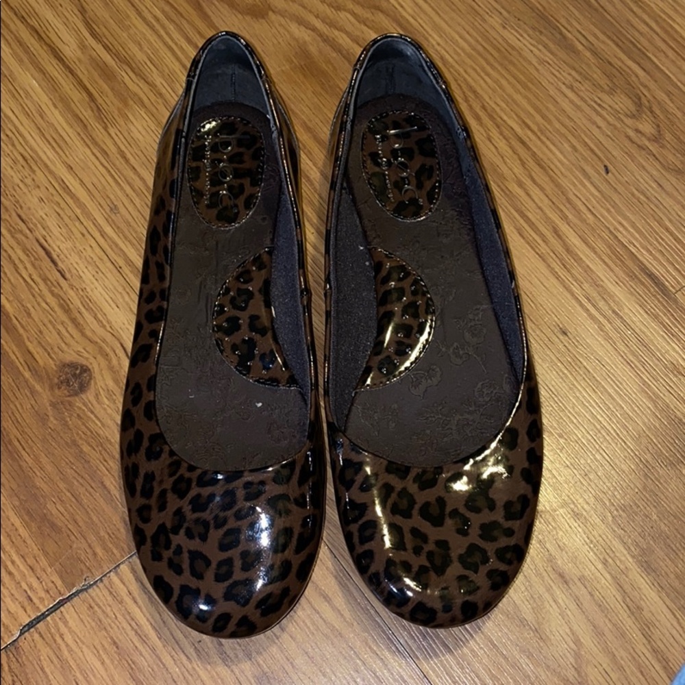 NWOT BOC leopard flats